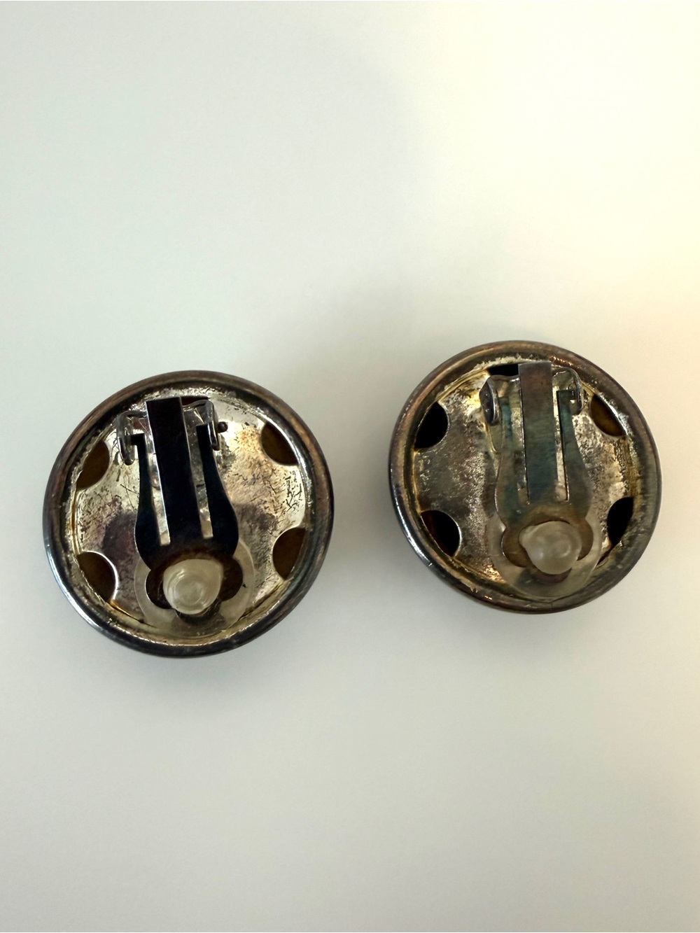 Vintage Round Textured Ball Clip-On Earrings in Dark Metallic Black - Picture 2 of 2